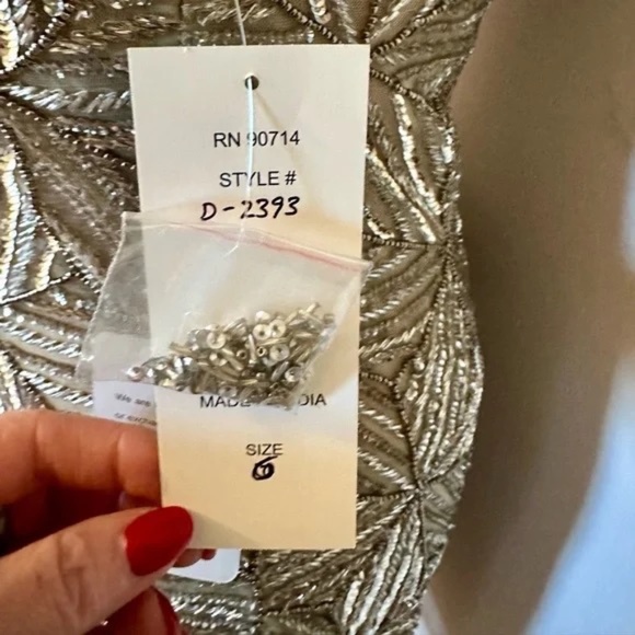 Stunning party dress - perfect for New Year's Eve or office party! NWT size 6. - Picture 5 of 10